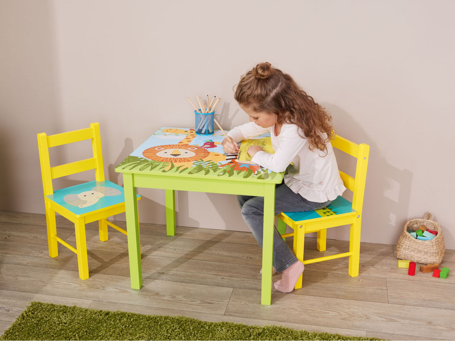 Tien Tweet Gearceerd LIVARNO home Kindertafel met 2 stoelen | Lidl.be